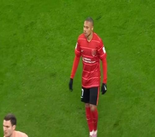 为亚泰留转会费，成都官宣贺一然加盟补2位置7新援组建争冠阵容