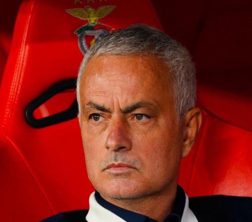 英超名宿批穆里尼奥：双标，别说维尼修斯了，挑衅球迷你才是行家