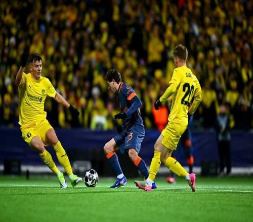 欧冠奇迹！5万人口小城狂欢：29天连斩3豪门16强近在咫尺