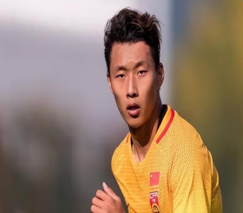 成都蓉城中卫位置完成一笔重量级签约！曾是国奥队长，刚入选国足