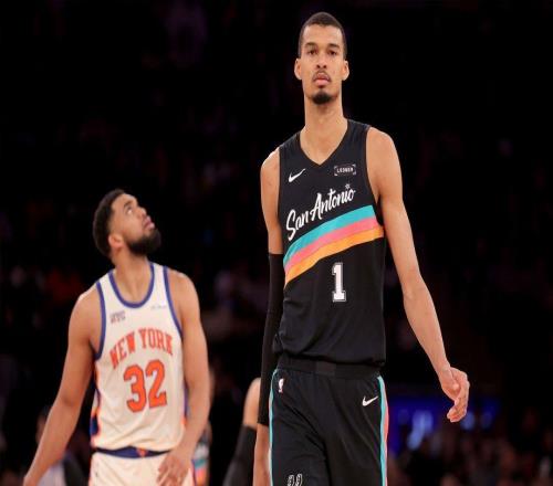 惨败25分后，文班亚马承认马刺队必须从尼克斯队身上吸取教训