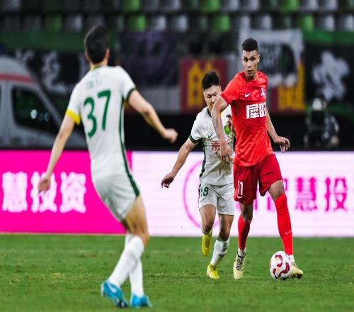 26岁国足锋霸放狠话赛季目标进3球！上赛季只进了2球，引发热议