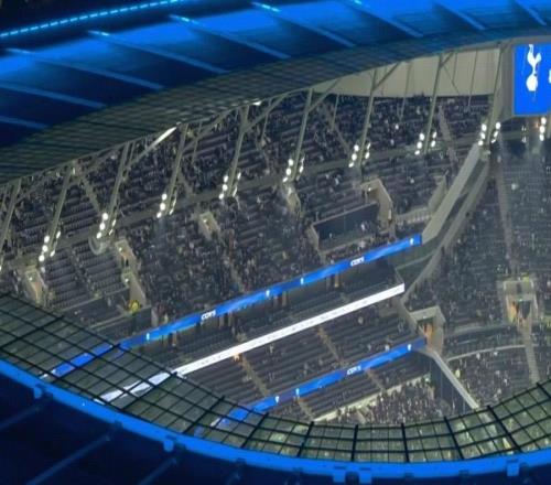 看不下去，13落后于水晶宫后大量热刺球迷离场