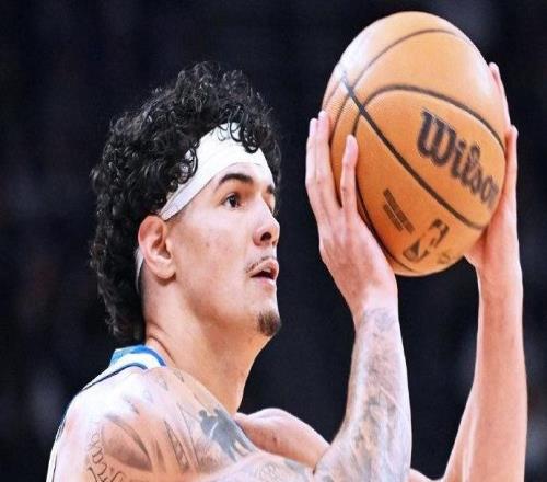 勇士8人上双惜败爵士无缘横扫小库里复出13分梅尔顿22+7