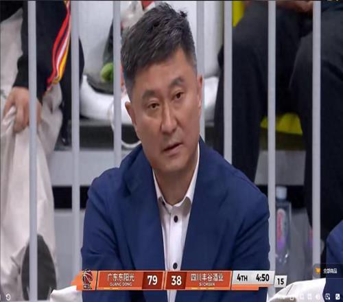 愧对杜锋重用！打个四川队7中1+三不沾+空篮不中，球迷：你自裁吧