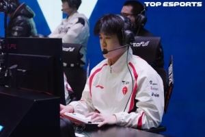 fengyue：对阵iG中期因为我的原因输了，说实话有点辅助差距