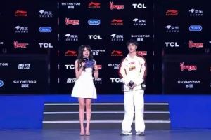 媒体人：昨天GALA暴打Viper今天Elk暴打GalaLPL下路食物链有点乱