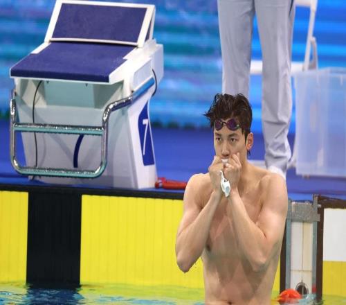 镜头内外“过山车”式夺冠与泳池老兵的坚守