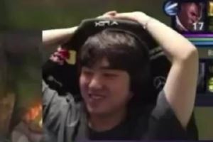 T1vsBFX逗乐Bang：怎么比赛都一模一样啊！这帮人疯了吧