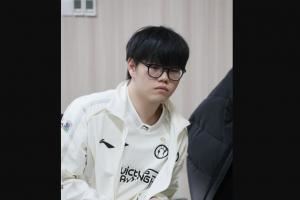 回基地多练练吧！iG新上单Soboro两局被369爆线，全场狂送110