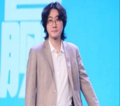 经纪人：很受人专注那位教练Daeny只有带或者休息，两个选项