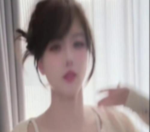 主持骆歆发布eatitup手势舞视频：嗯哼小拽一下