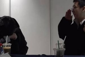 Ruler向Kiin解释中文我b就是回城：我怎么会知道啊！敬礼！