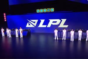 哥哥救一下啊！TES不敌BLG遭遇两连败位列登峰组倒一