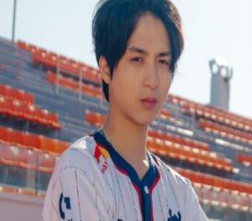 中国台湾网友热议TES晋级：TES准备内战把AL打下来HLE说两队不配四强