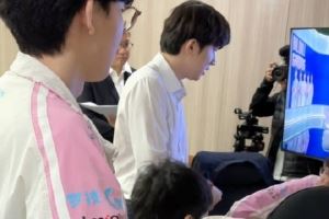 BLG分享选手动态：赛前会议进行中