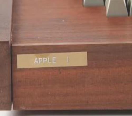 罕见苹果Apple1电脑拍出47.5万美元高价：超预估价近60%