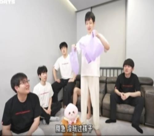 TES官方发布垃圾不落地游戏视频：手速比拼这一块