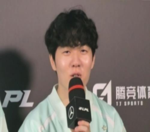 你们就宠他吧！Rookie：等Wei把对面团灭了我们再推忘了谁指挥的