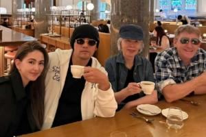 周杰伦发文庆祝与昆凌结婚11周年：合影还有周妈昆爸