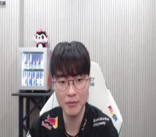 Faker：今天有找一位粉丝和我一起直播真的是普通人不是旺乎