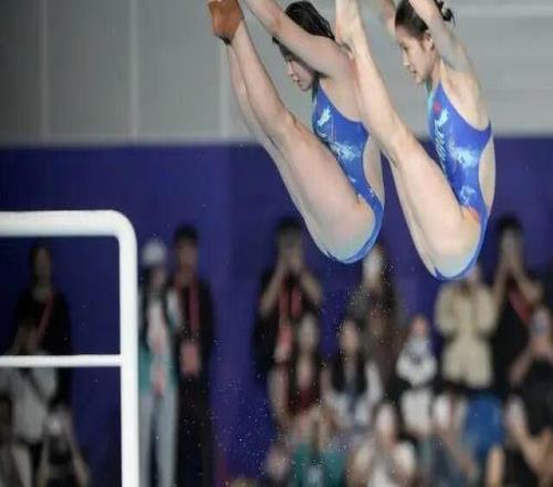 陈芋汐掌敏洁获得十五运会跳水女子双人10米台金牌，全红婵王伟莹获得第五名