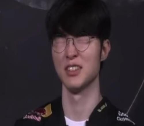 Doran、Faker看Onerwink时候的表情：难受难绷顶不住