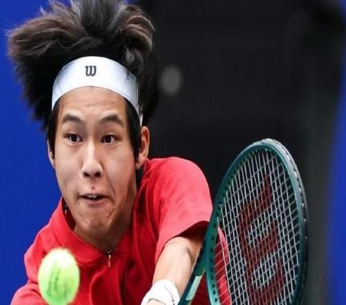 中国小将周意21逆转英国选手诺里，晋级ATP250成都站次轮