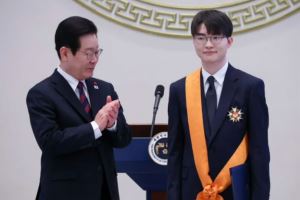 Faker获“青龙章”感言：今后我也会在赛场内外传递积极的信息