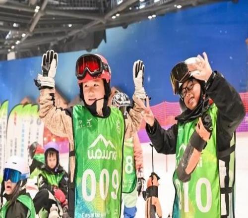助力校园冰雪运动发展，“绿舟杯”上海市中小学生滑雪锦标赛成功举办