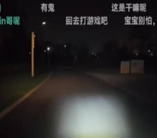 knight谈三人吃海鲜得肠胃炎：第一次吃饭能吃那么痛Bin直接硬扛