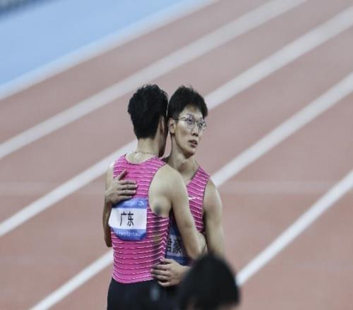 葛曼棋领衔福建队获新设项金牌，梁小静摔倒、广东队坚持完赛