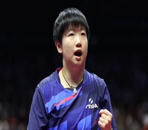 孙颖莎：我觉得曼昱是当今女乒最优秀的王曼昱：我有点不好意思了，我觉得莎莎要更好、更强一些