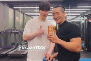 31号还在健身的三兄弟教练分享与KanaviGumayusi和zeka合照