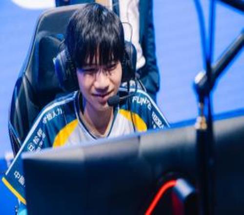 爆料人：18岁CFO中单选手HongQ拒绝了来LPL赛区的请求