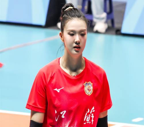 泪目！女排30岁美女奥运冠军轰11分晋级：最后一舞冲冠又美又能打