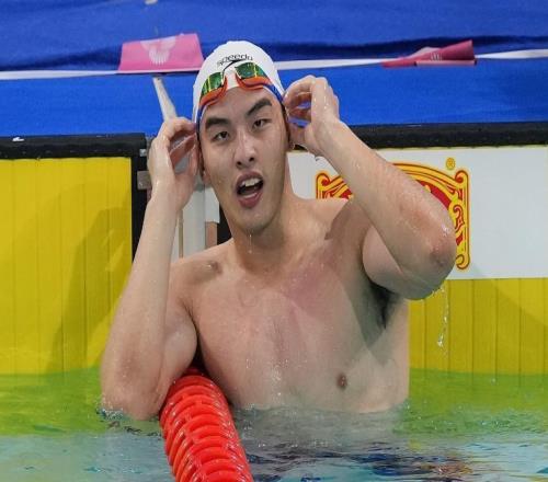 “天才少年”郑英昊，在全运会的泳池里破茧成蝶