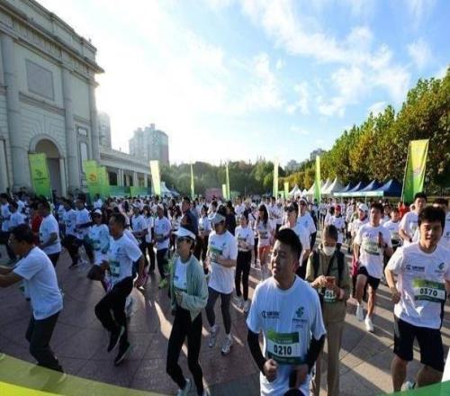 六百余名“总裁”激情开跑，“邮储银行杯”第六届上海市开发区运动会圆满闭幕