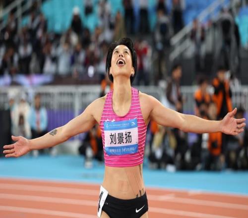 现场女子100米栏爆冷夜，残酷与惊喜在赛道并存
