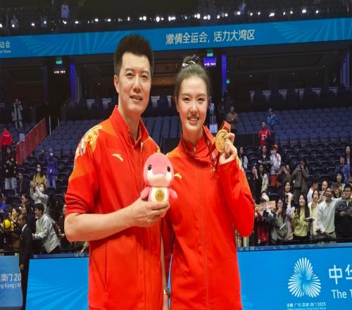 泪目！30岁张常宁时隔8年再夺金：女排最美主攻完美谢幕