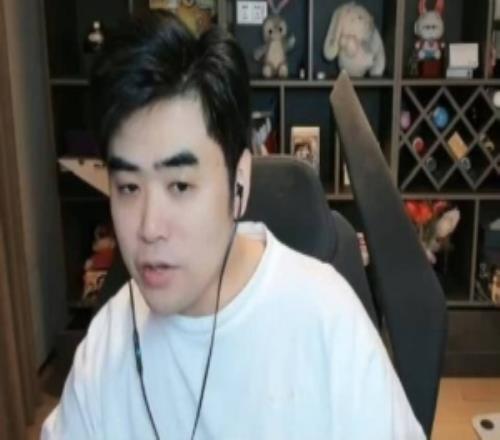 朱开：jiejie风格不太适合BLGWBG队员的属性适合但很难去世界赛