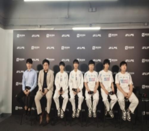 BLG赛后群访教练拷打大会：加强中后期终结能力我们前期很厉害
