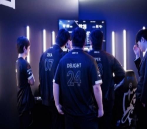 KanaviTarzan外媒：HLE已联系了一位LPL顶尖选手非Knight