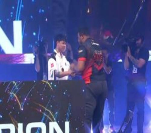 SWC拳皇15总决赛：36岁Xiaohai曾卓君遗憾告负，收获奖金15万刀