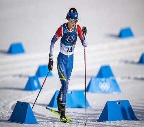 两韩国运动员滑雪板藏猫腻被取消资格！