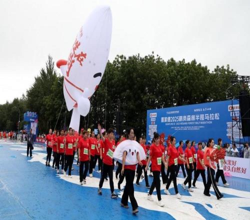 鹤岗半马花样“宠客”：发放5万小串，机器狗无人机做保障