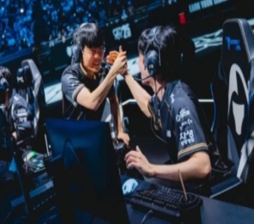 不同往昔，赛事官方分享S7与S15BDD、Cuzz、Ruler神情对比