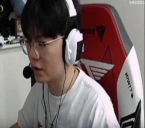 T1瓦Meteor：食堂只有我和Faker，给我紧张的不行，饭都没吃好