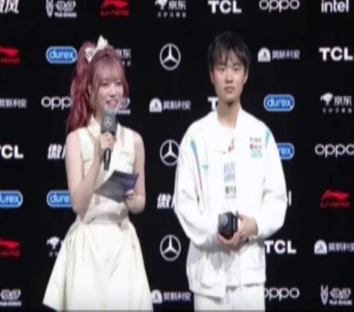 Knight：WE围绕打野的进攻很好，西安的面和肉夹馍好吃