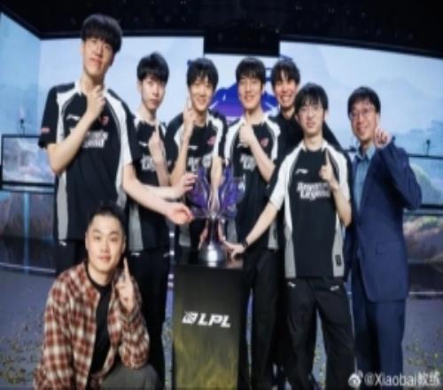 王多多转AL副教Xiaobai动态：坚持梦想！继续加油期待明年收获